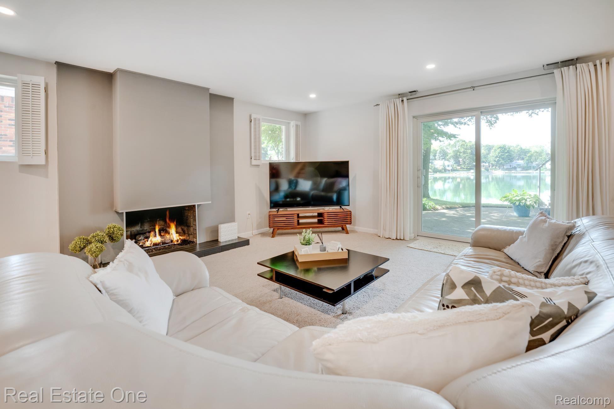 6749 LITTLE CREEK DR