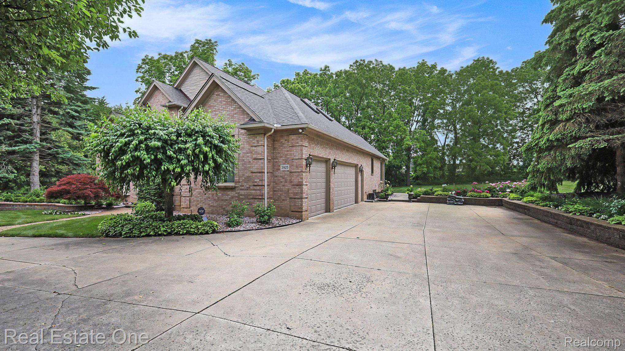 3925 HARVEST CREEK CRT