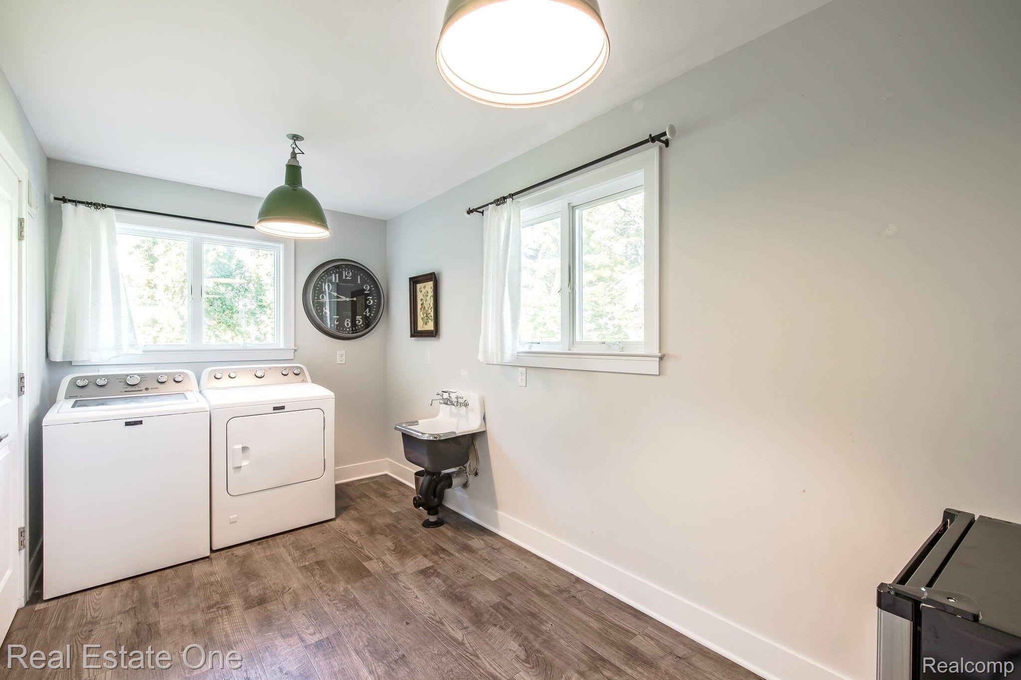 124 Ferndale AVE