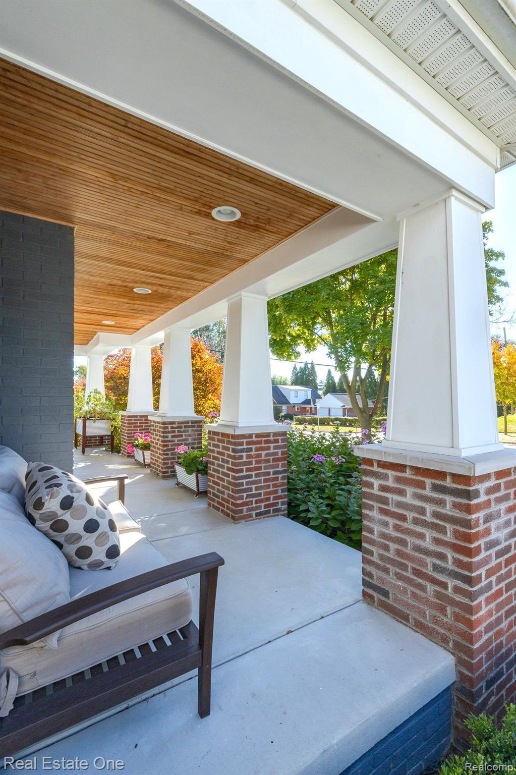 124 Ferndale AVE