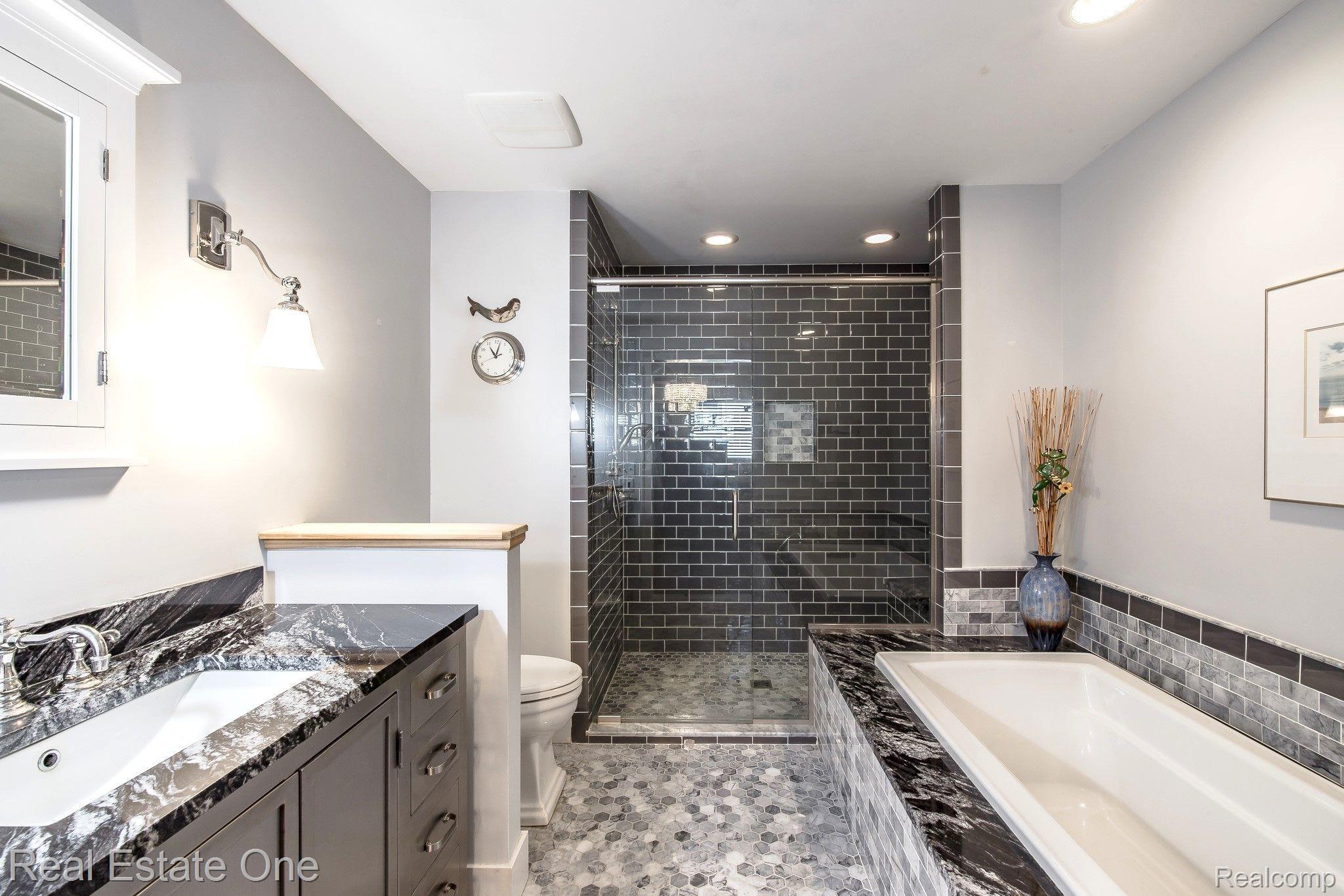 124 Ferndale AVE