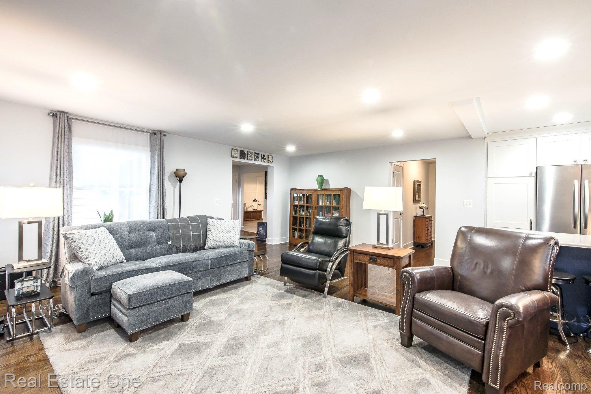 124 Ferndale AVE