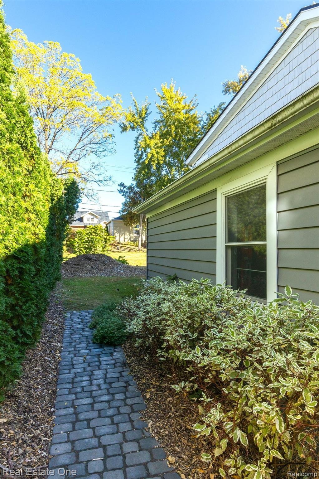 124 Ferndale AVE