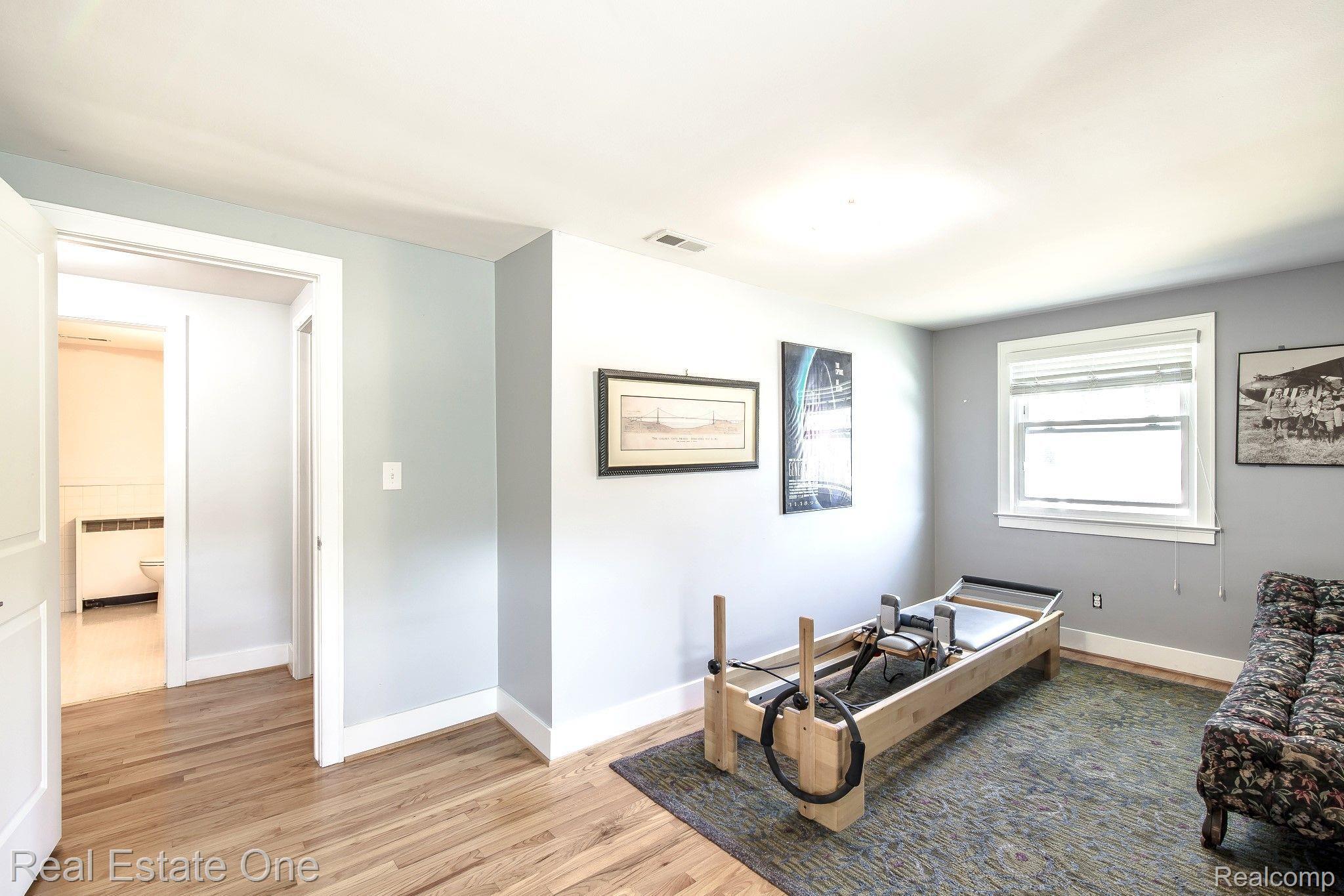 124 Ferndale AVE