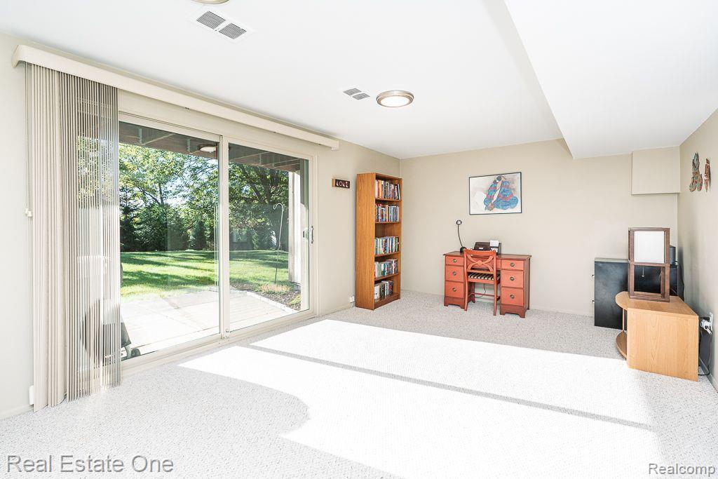 1505 CHARTER OAK DR