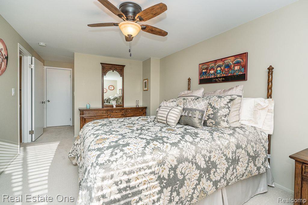 1505 CHARTER OAK DR