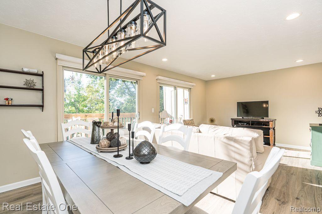 1505 CHARTER OAK DR