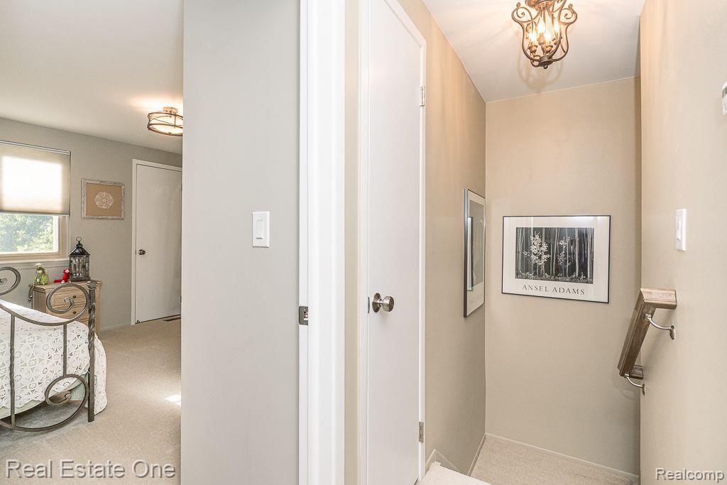 1505 CHARTER OAK DR