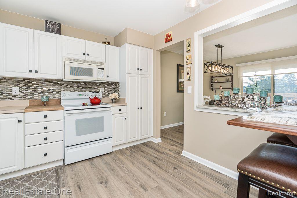 1505 CHARTER OAK DR