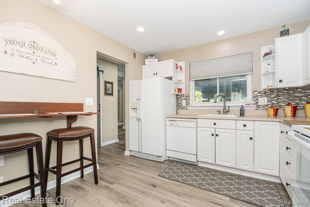 1505 CHARTER OAK DR