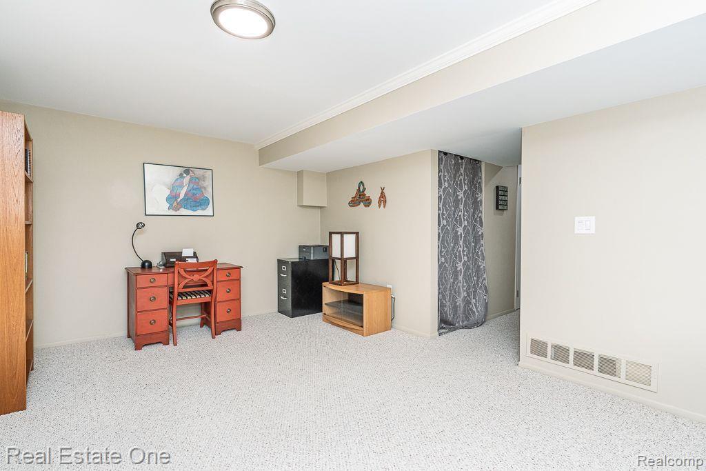1505 CHARTER OAK DR