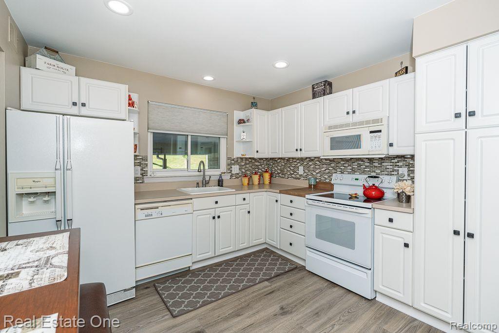 1505 CHARTER OAK DR