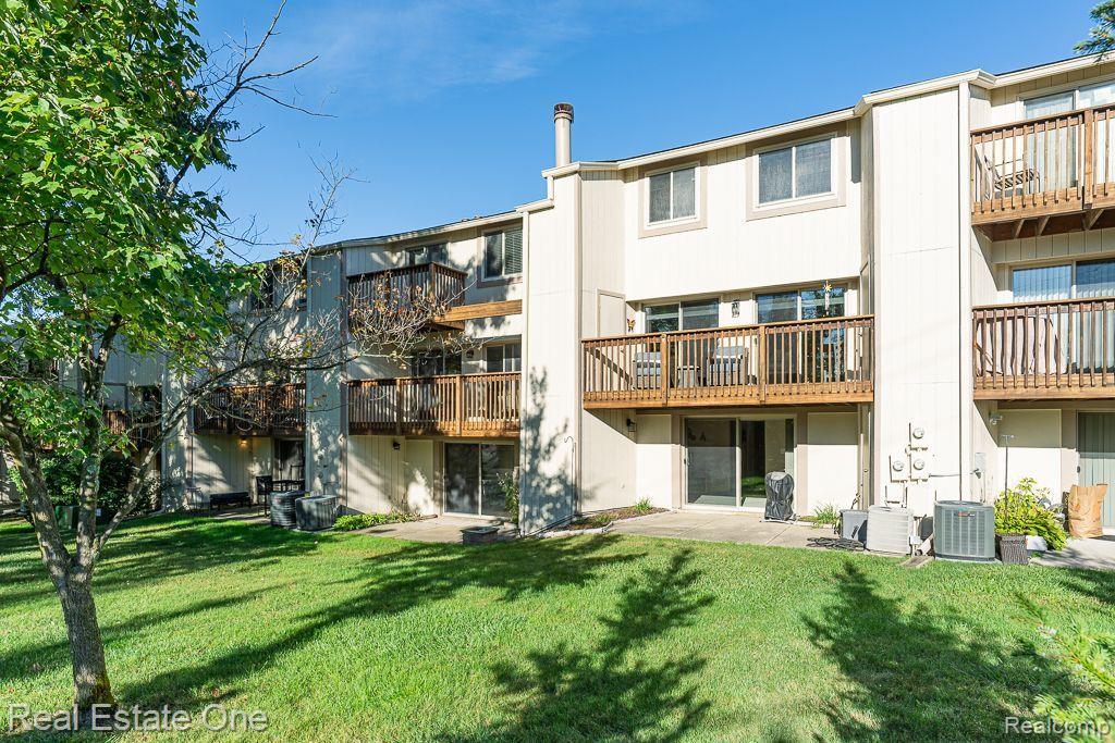 1505 CHARTER OAK DR