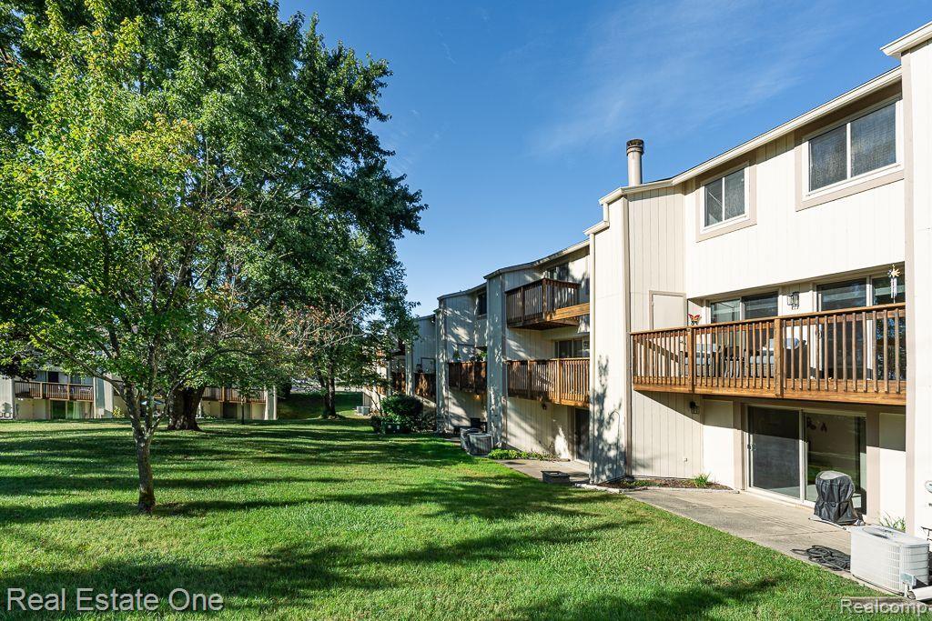 1505 CHARTER OAK DR