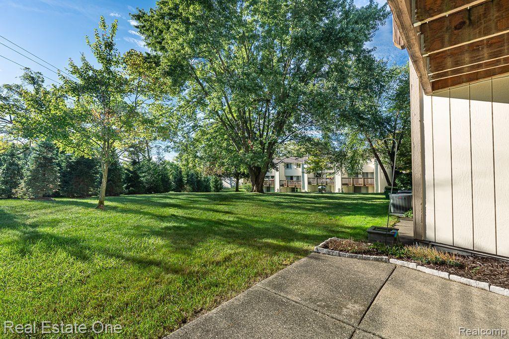 1505 CHARTER OAK DR