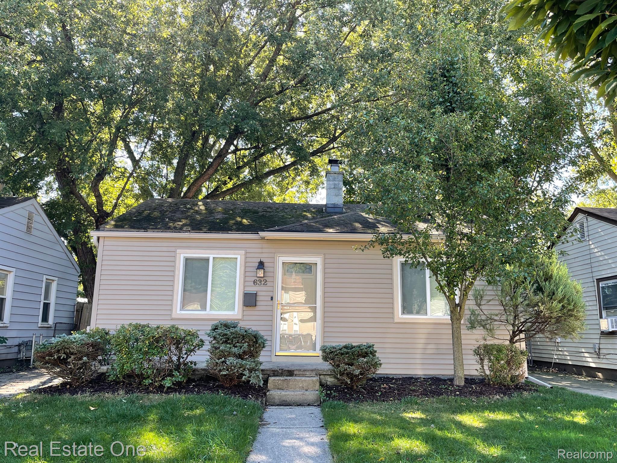 632 E HARWOOD AVE