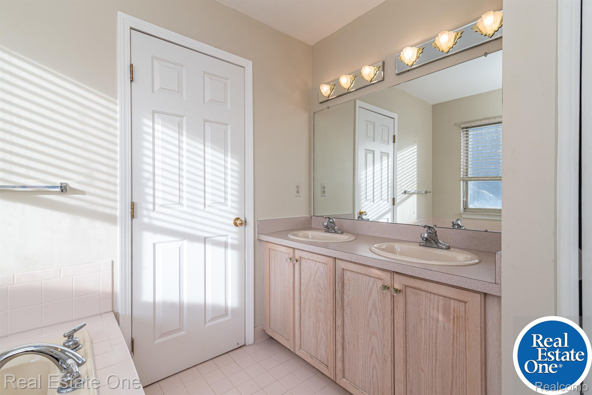 27491 CRANBROOK DR