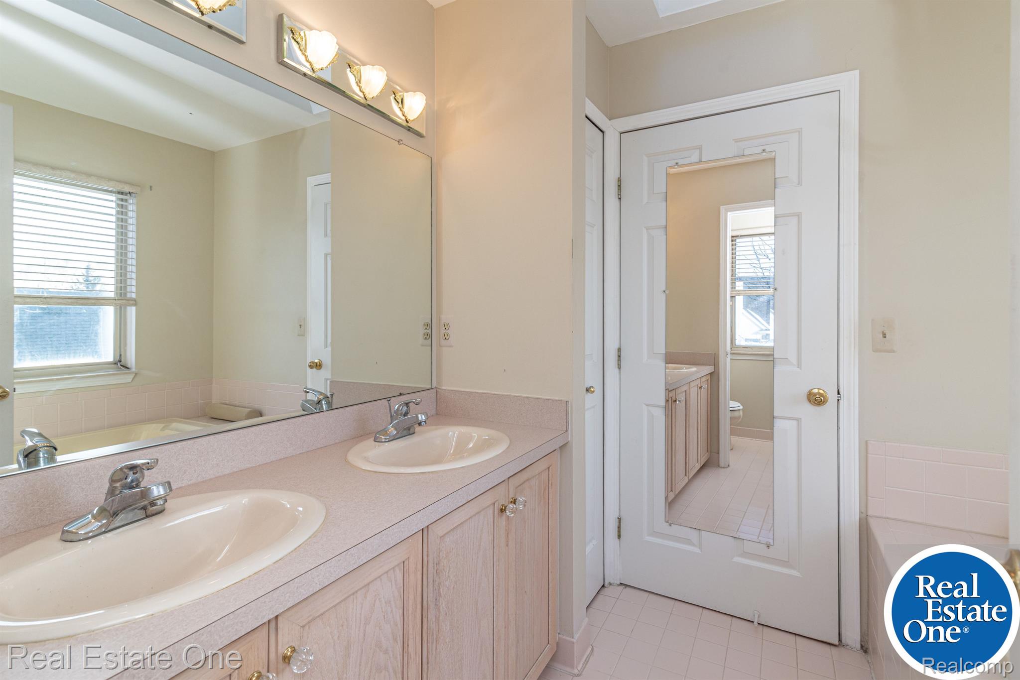 27491 CRANBROOK DR