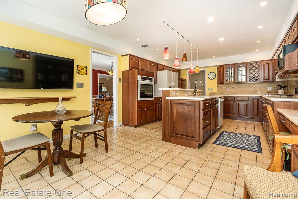 3122 QUAIL RIDGE CIR