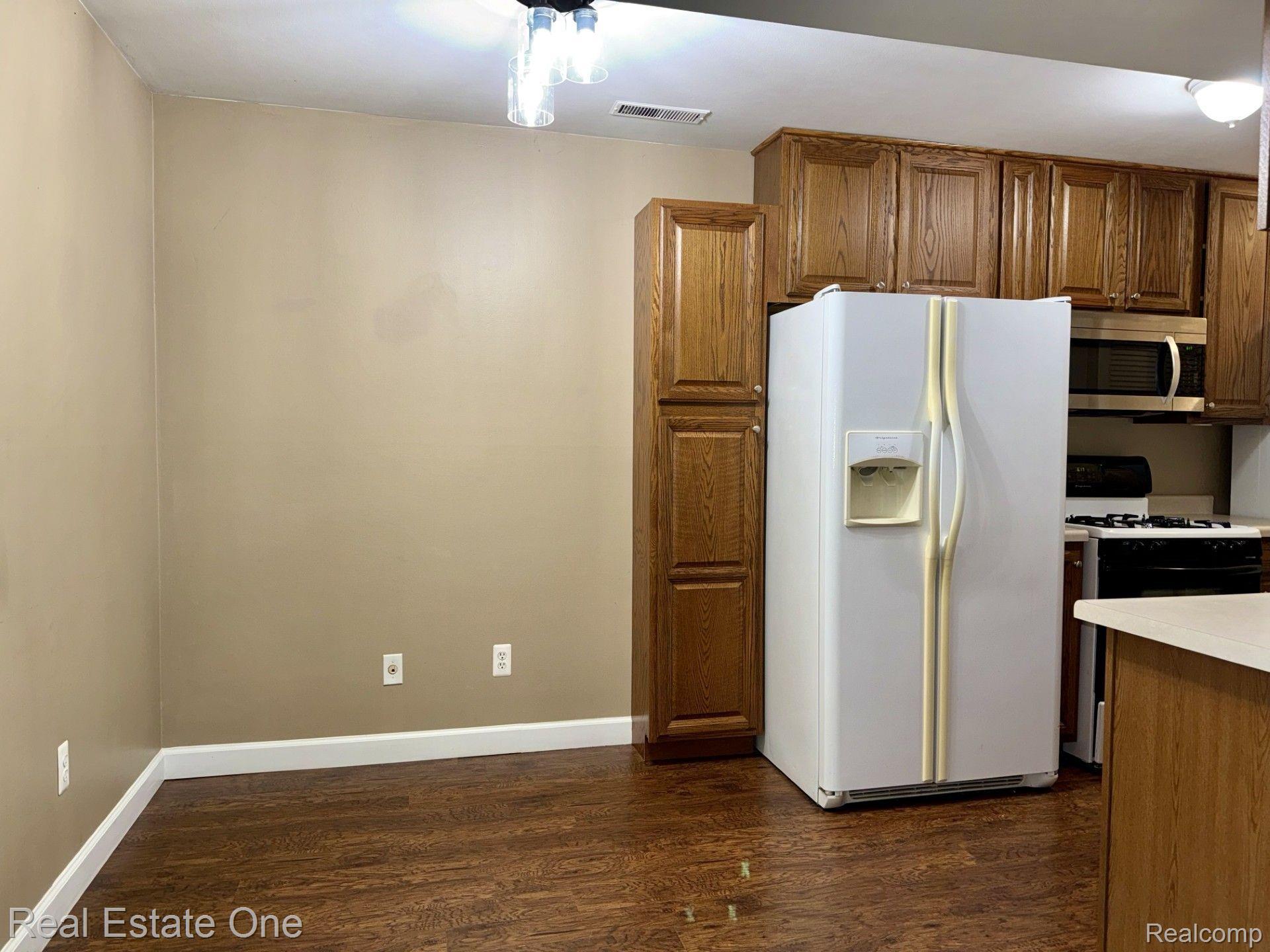 3143 SUNNYSIDE CRT