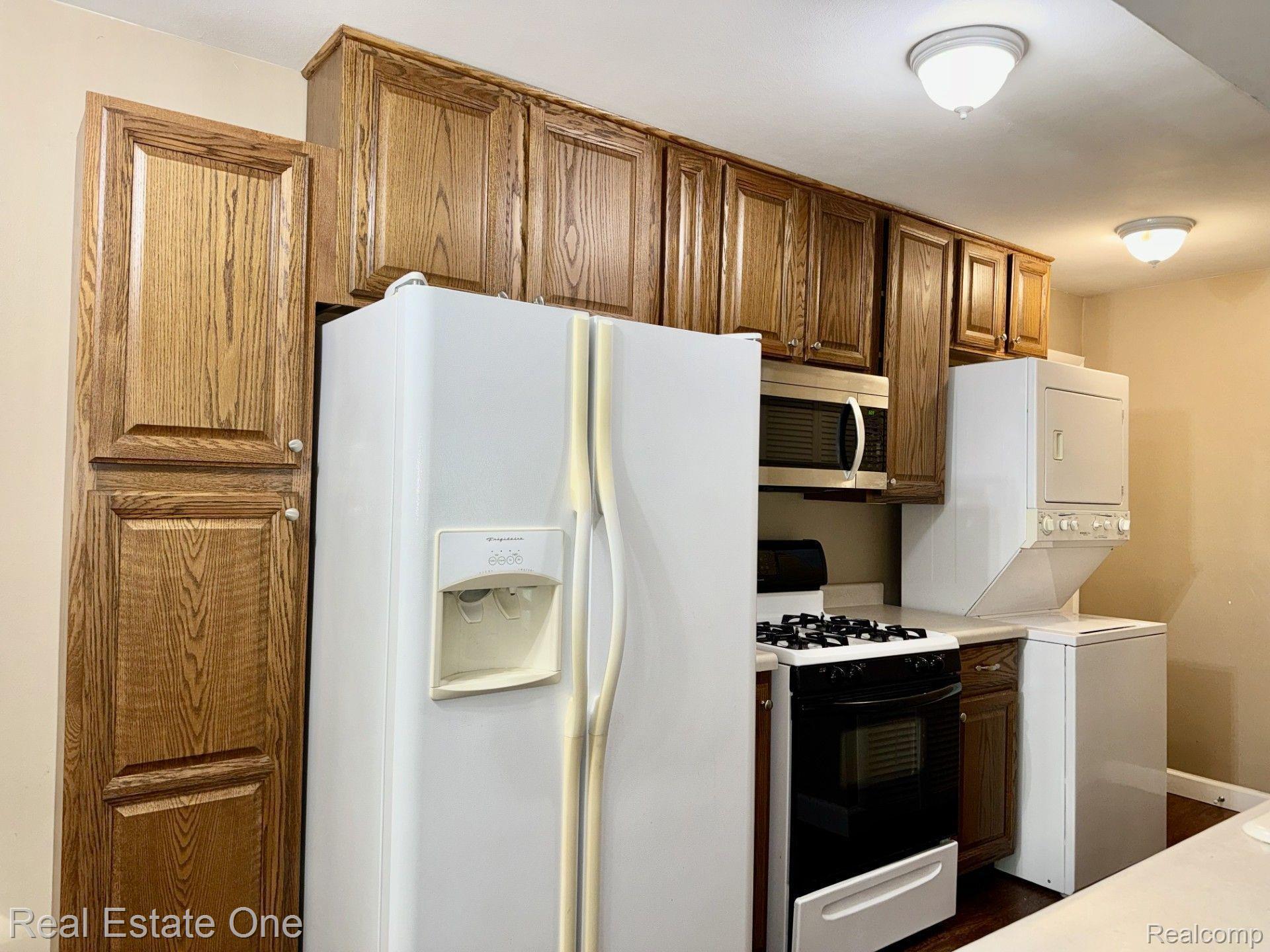 3143 SUNNYSIDE CRT
