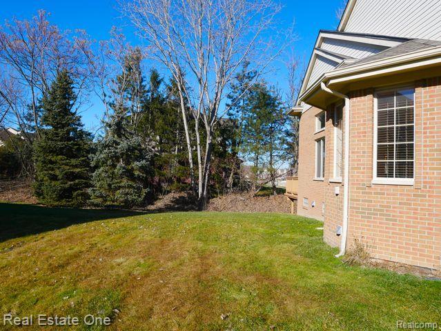 1075 Maya CRT