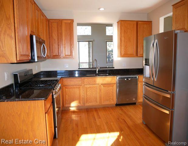 1075 Maya CRT