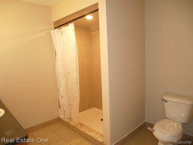 1075 Maya CRT
