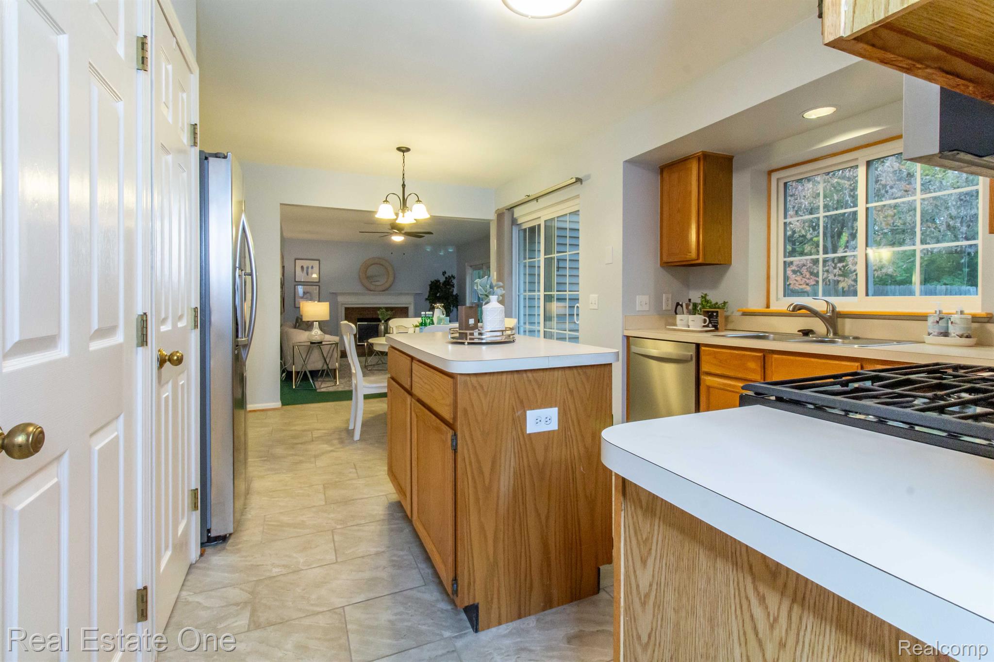 784 WHITNEY DR