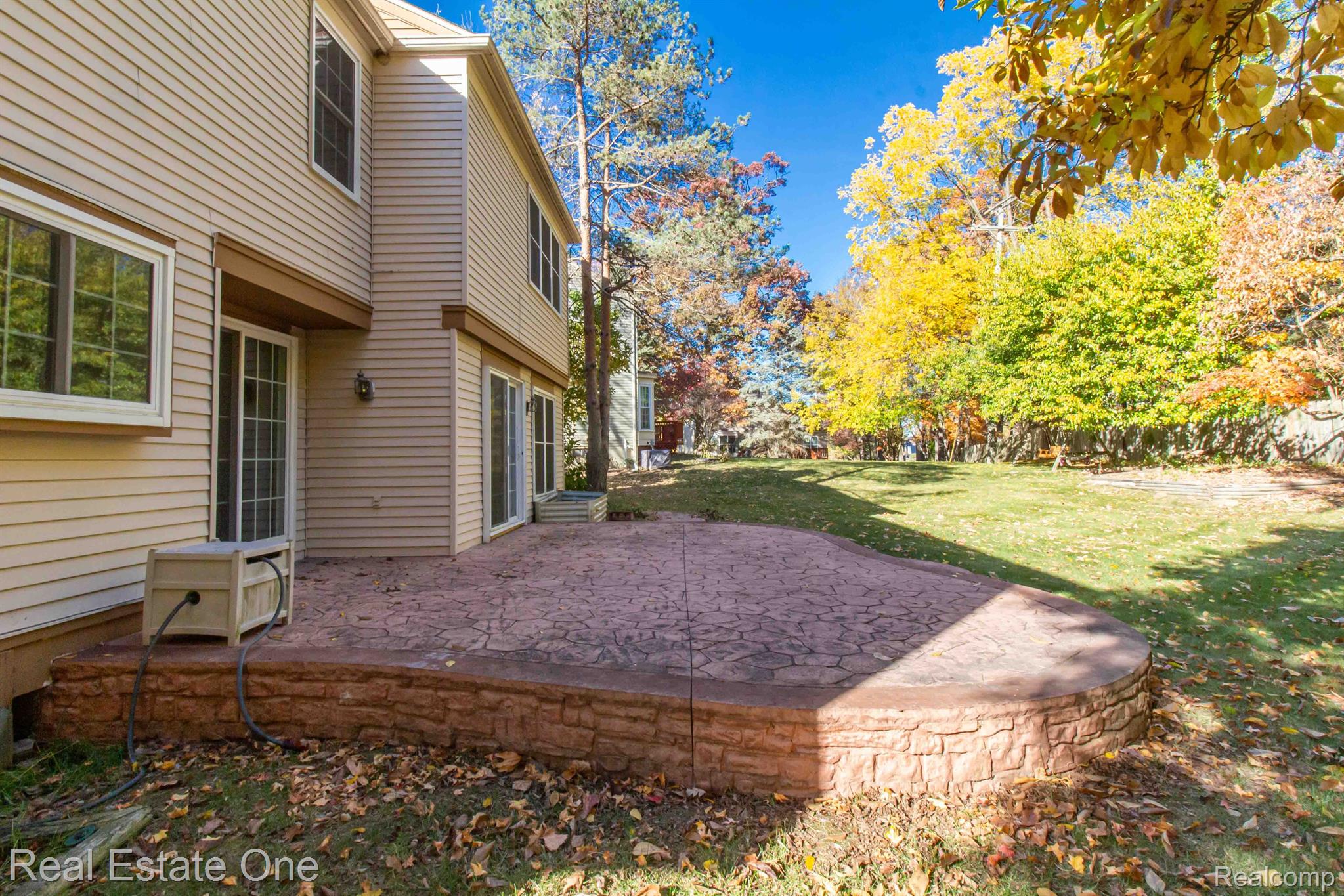 784 WHITNEY DR