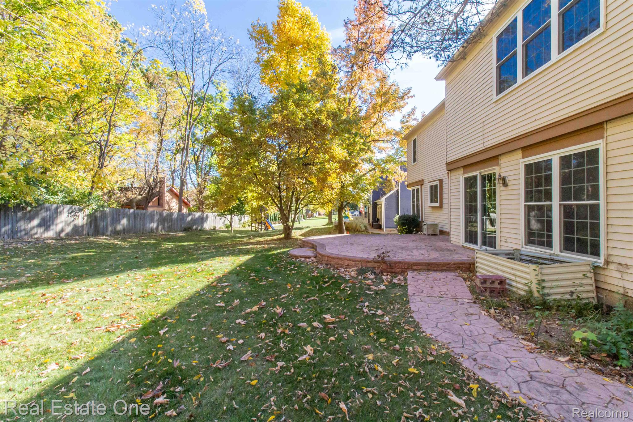 784 WHITNEY DR