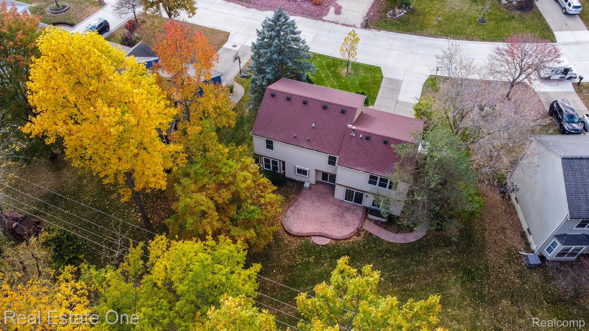 784 WHITNEY DR