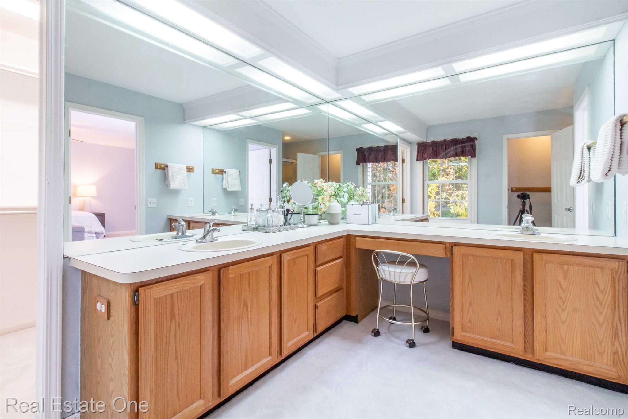 784 WHITNEY DR