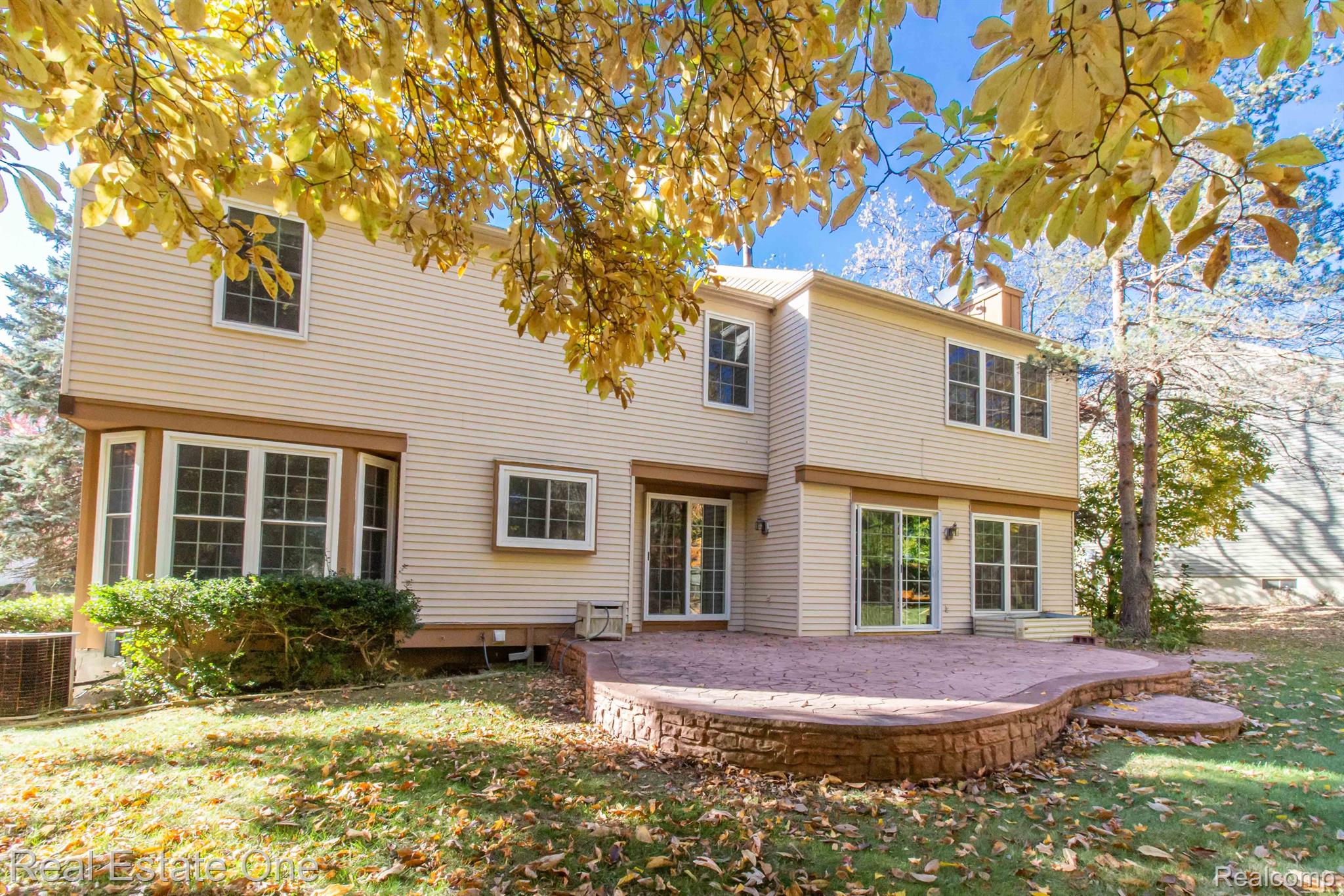 784 WHITNEY DR