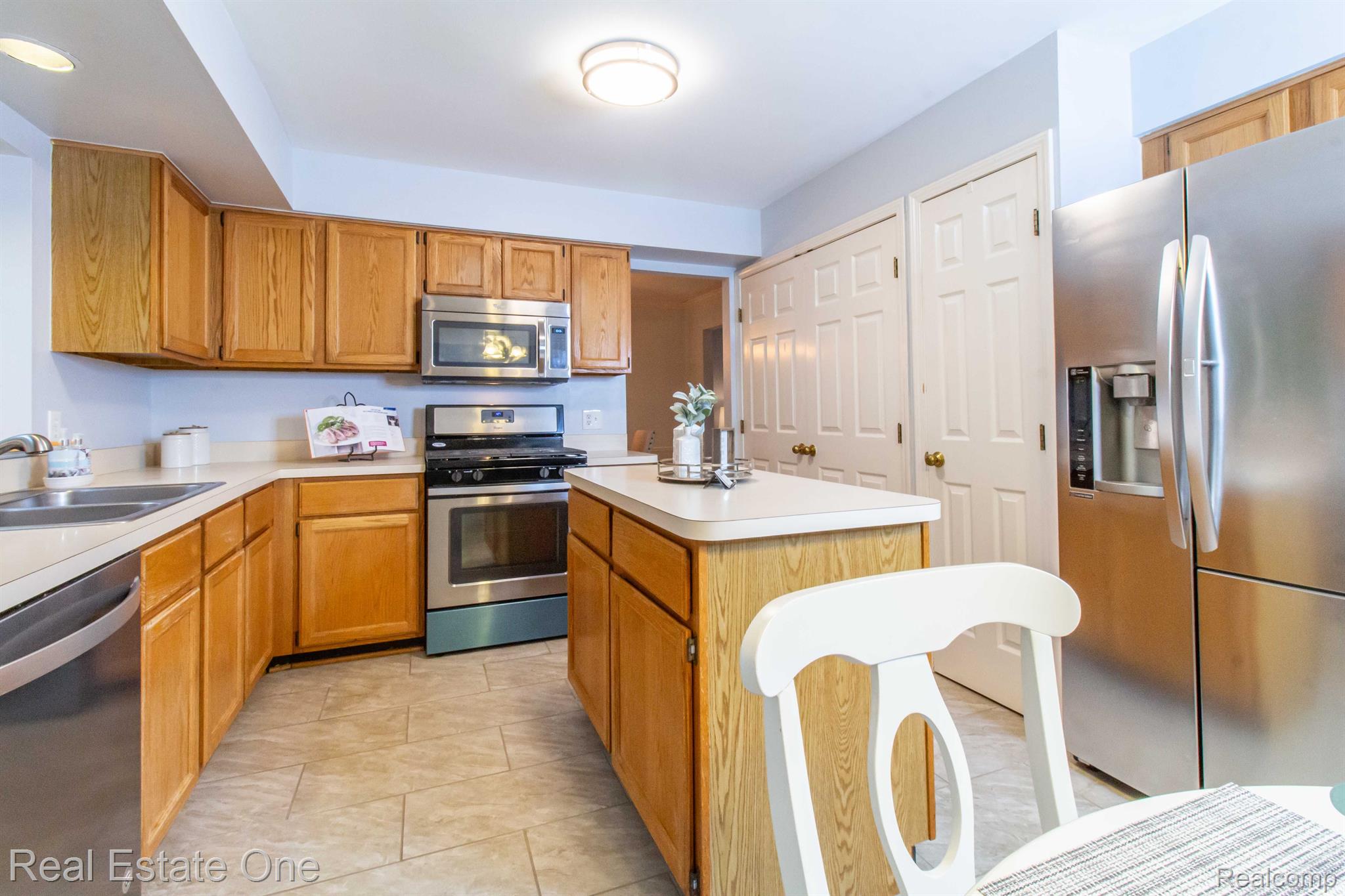 784 WHITNEY DR