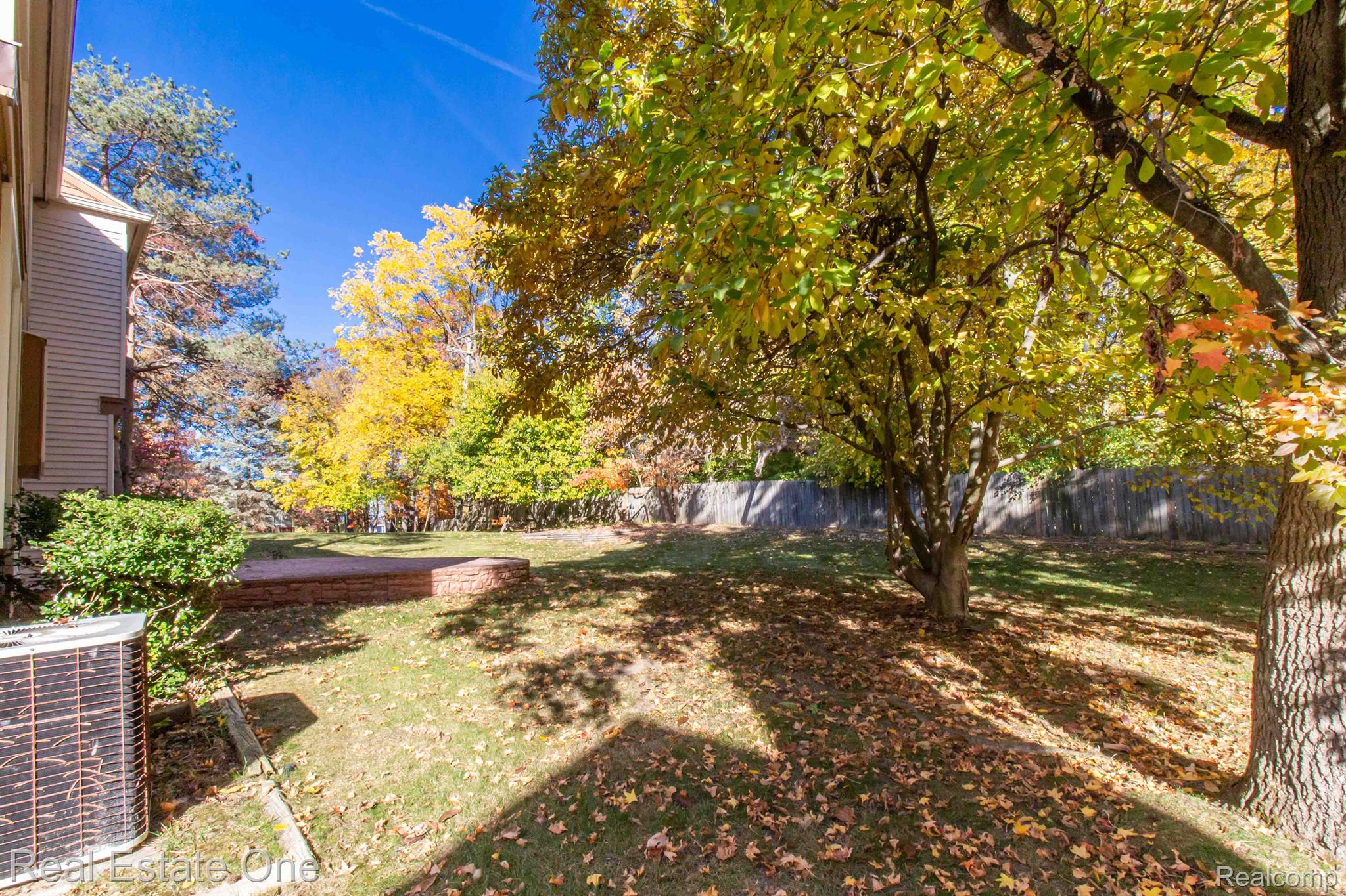 784 WHITNEY DR