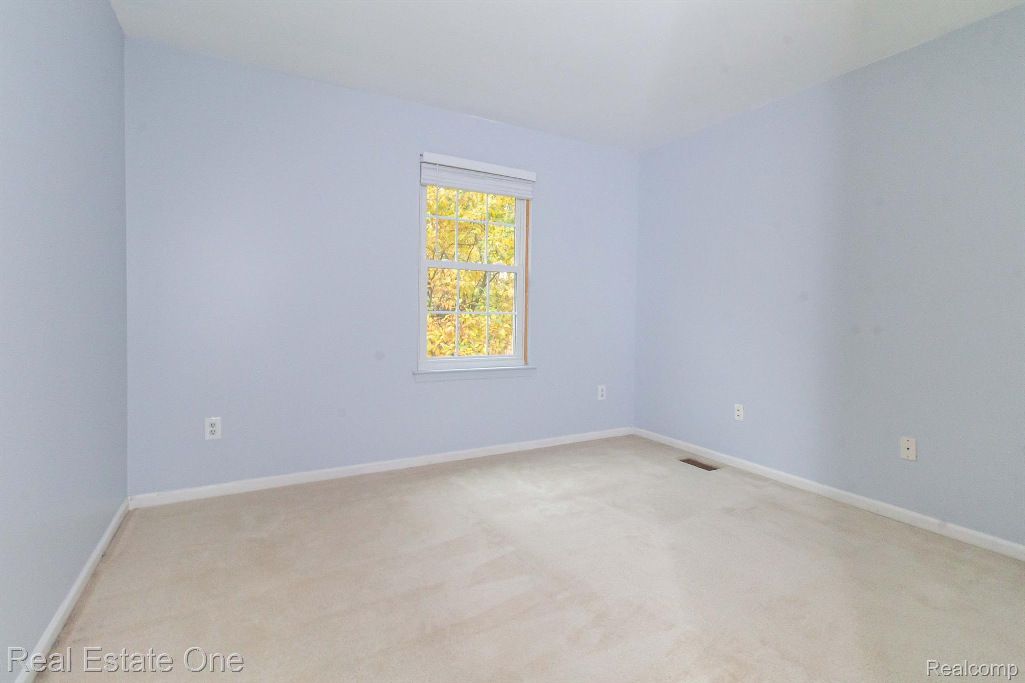 784 WHITNEY DR