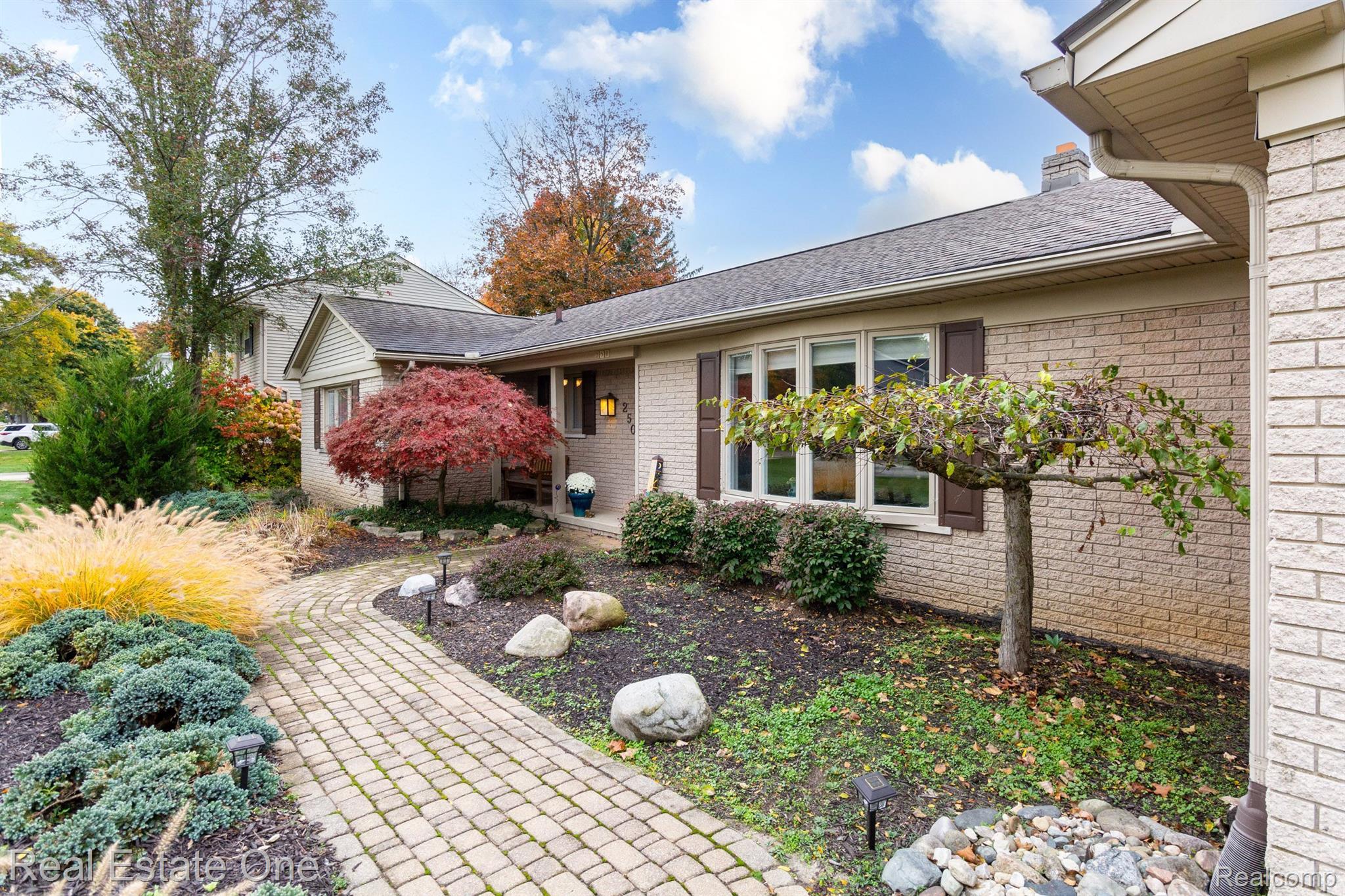 250 CLAIR HILL DR
