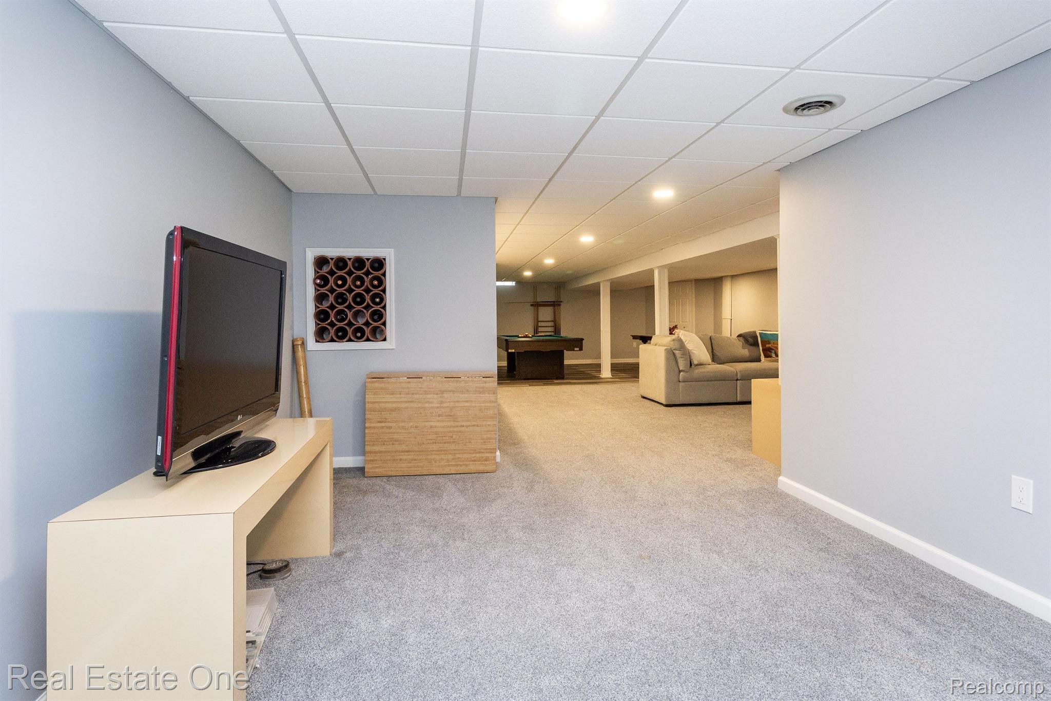 250 CLAIR HILL DR