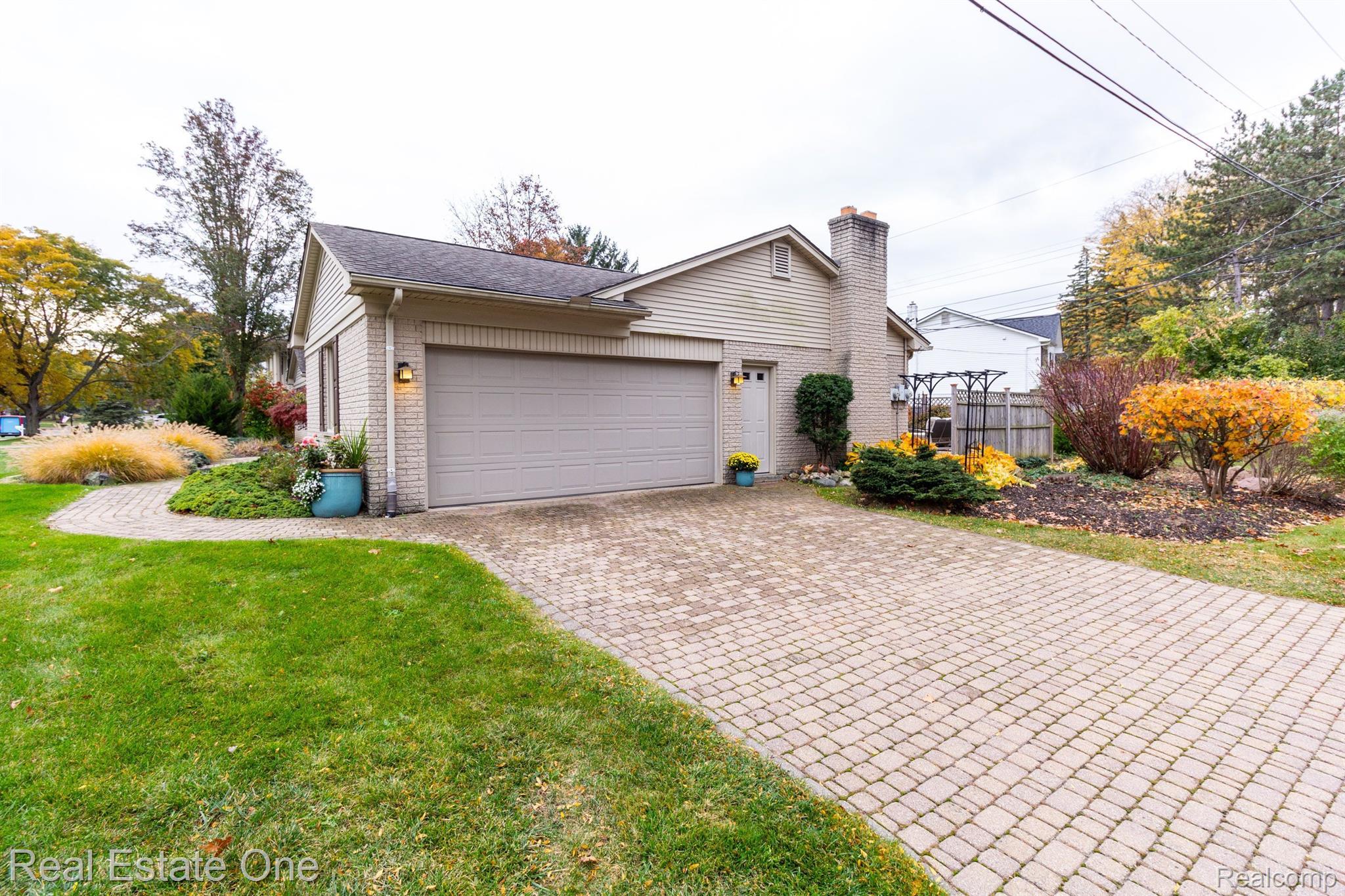 250 CLAIR HILL DR