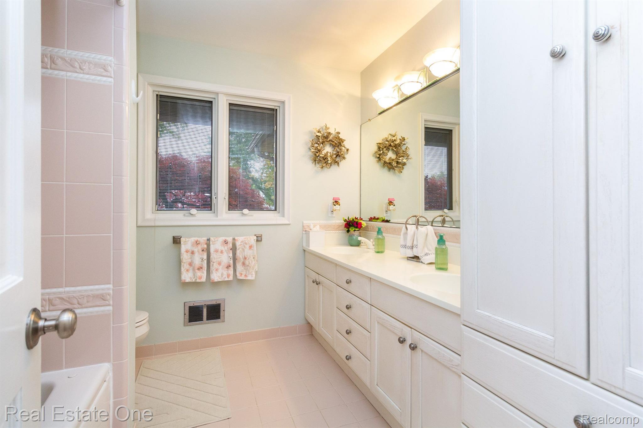 250 CLAIR HILL DR
