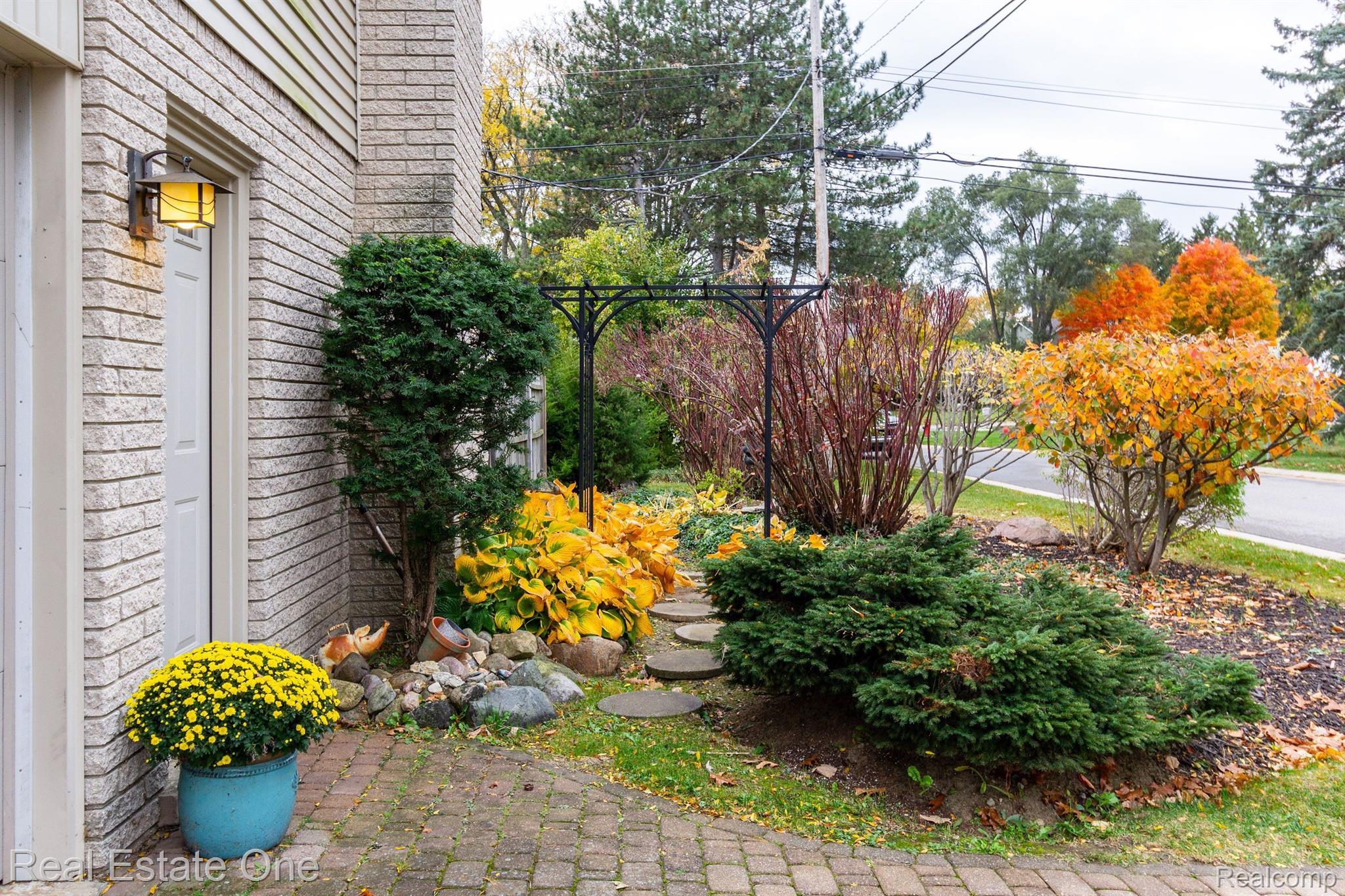 250 CLAIR HILL DR