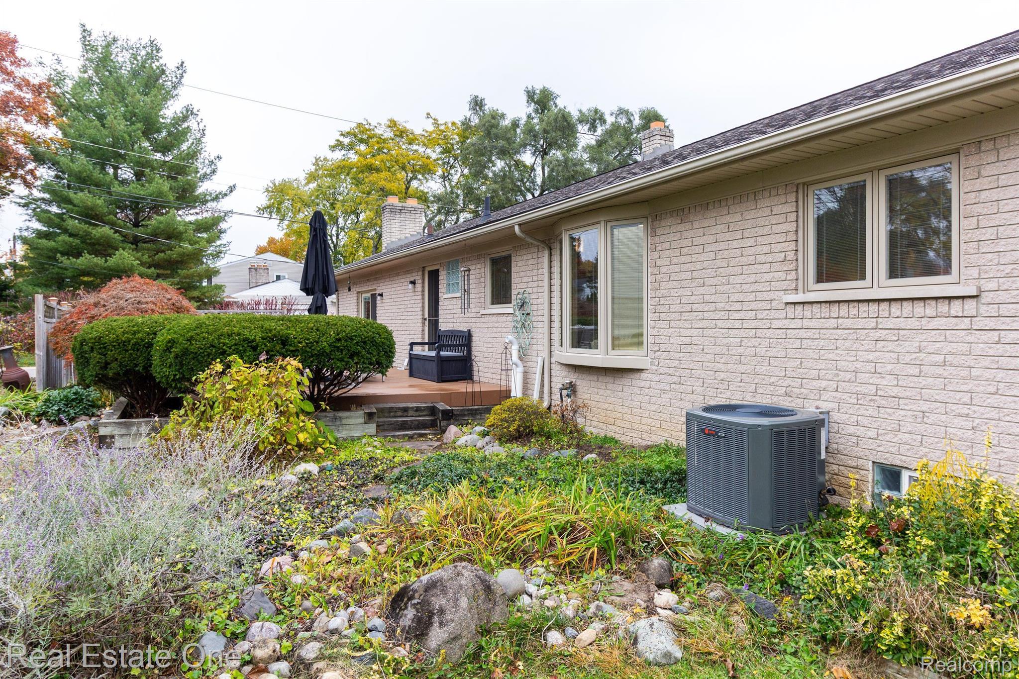250 CLAIR HILL DR