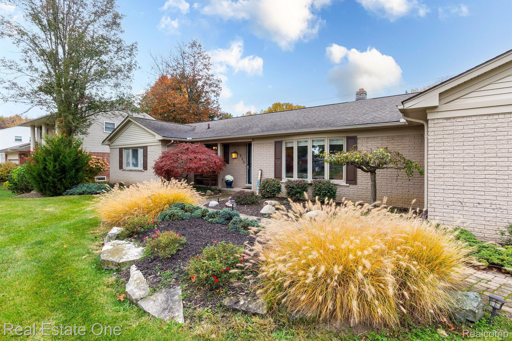 250 CLAIR HILL DR