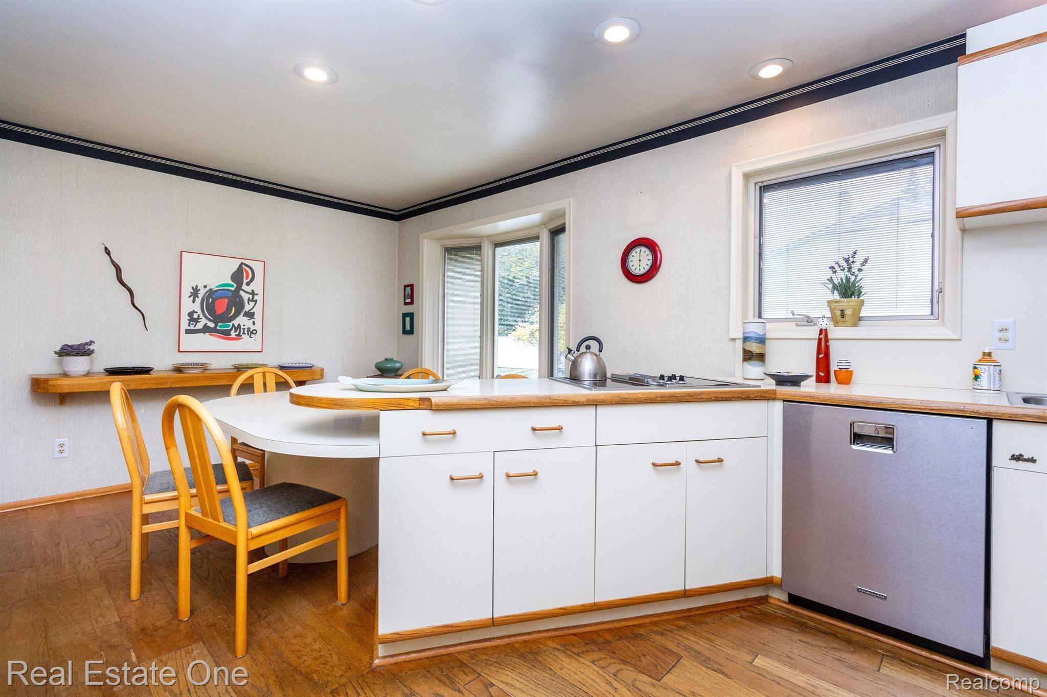 250 CLAIR HILL DR