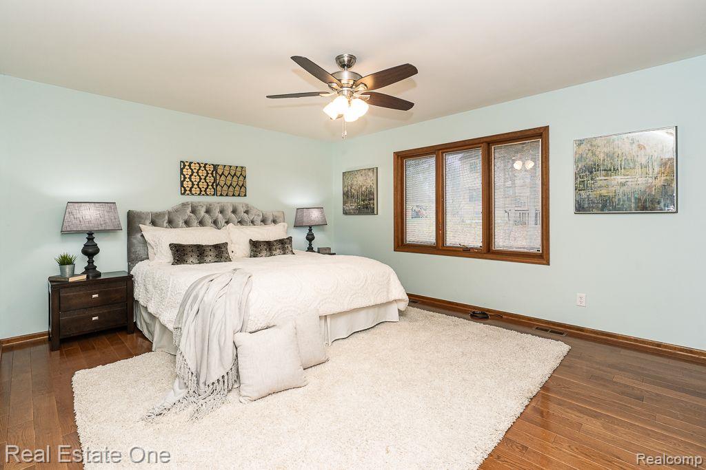 2211 HICKORY LEAF DR