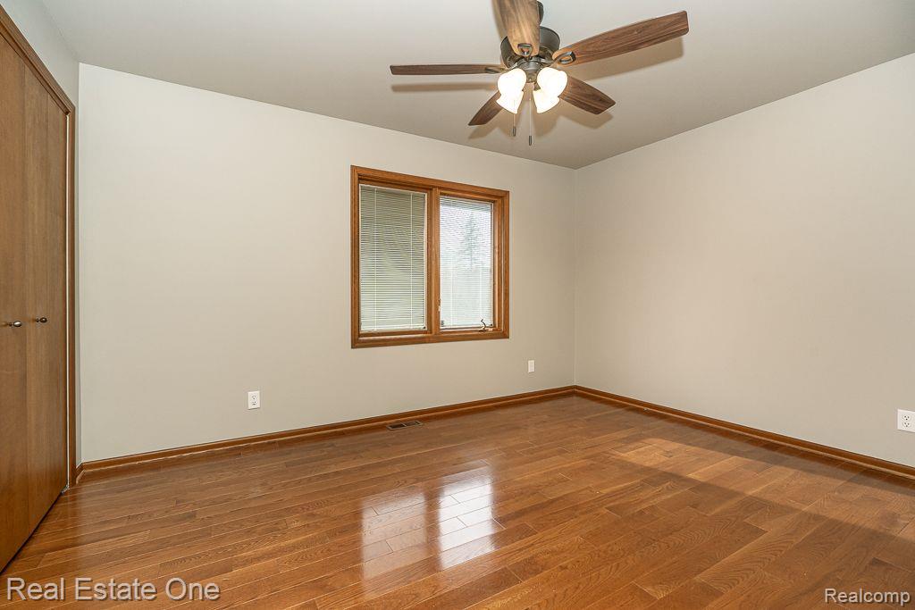2211 HICKORY LEAF DR