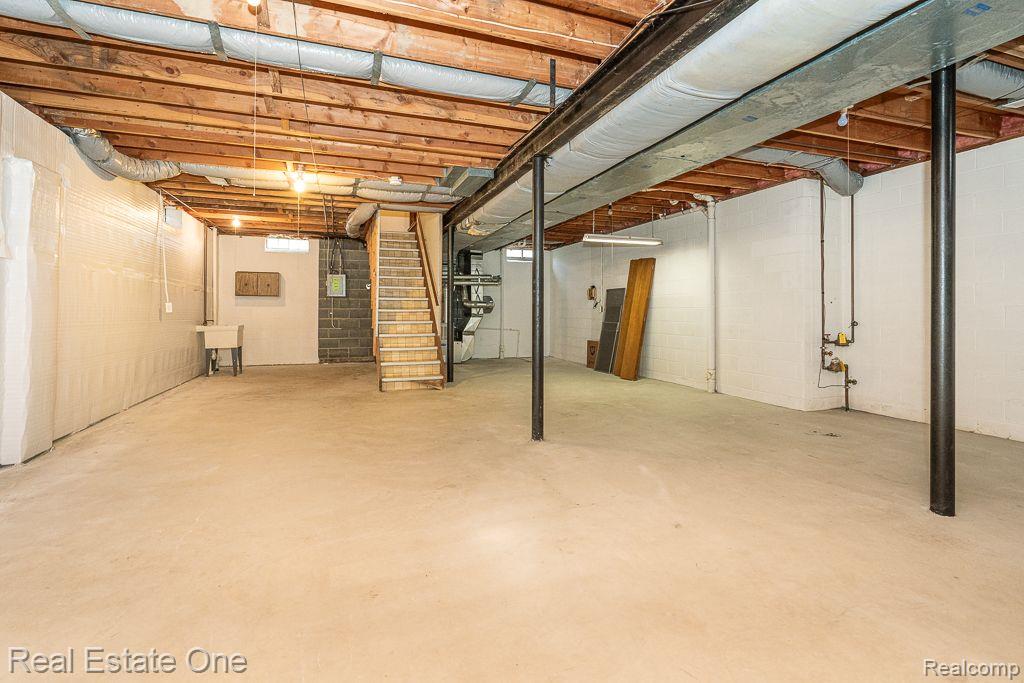 2211 HICKORY LEAF DR