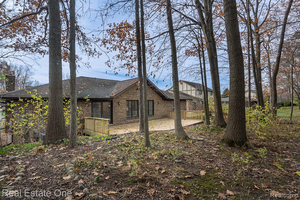 2211 HICKORY LEAF DR