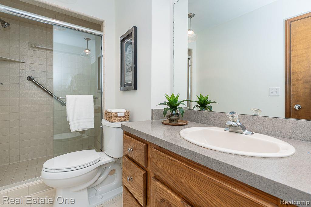 2211 HICKORY LEAF DR